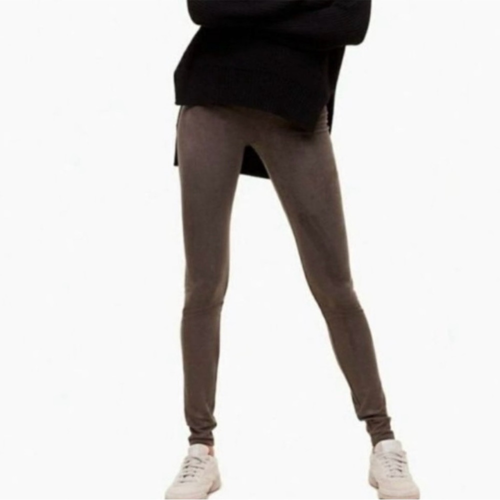 Aritzia Daria Pant Vegan Suede Leggings in Brown Taupe
Suede size Medium